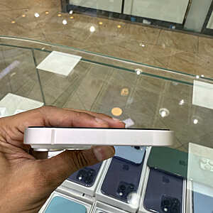 آيفون ١٤ بلس