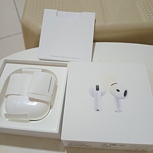 AirPods 4