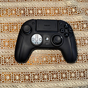 Revolution 5 Pro Controller